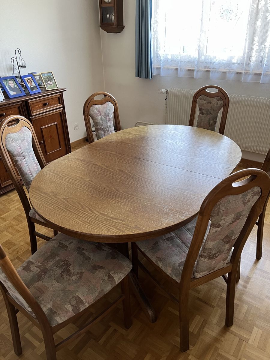 Tische: Holztisch mit sechs Stühlen – Gebraucht aus Bern von leachim