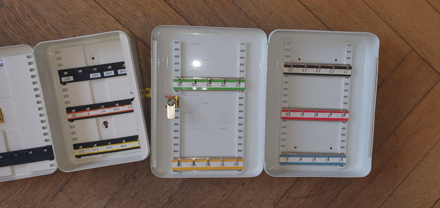 Registratore di cassa: Schlüsselkassetten & Geldkassette Set – Usato da Zürich venduto da inf_nd8d 1