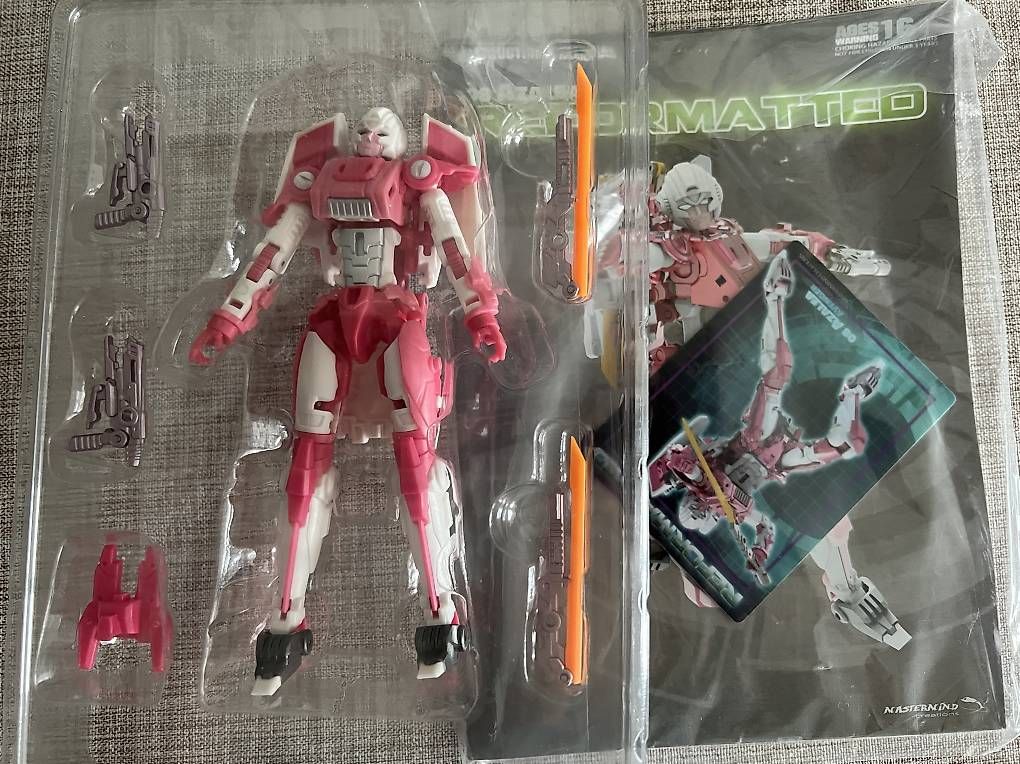 Giocattoli: Transformers MMC R08 Azalea Arcee Transformer Toy – Usato da Neuchatel venduto da Pancrazi 3