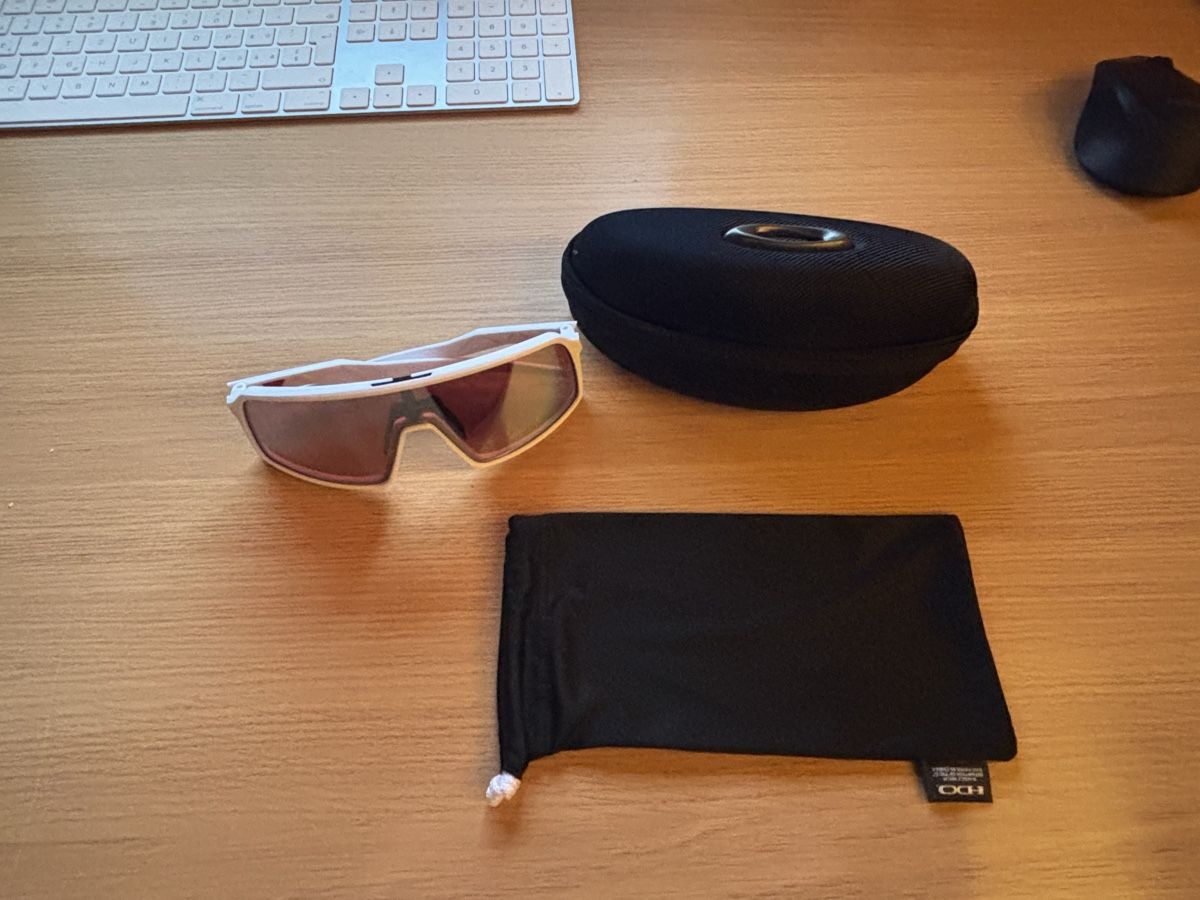 Oakley Occhiali & Lenti: Oakley Suntro Weiss – Usato da Innertkirchen venduto da Luchs861 1