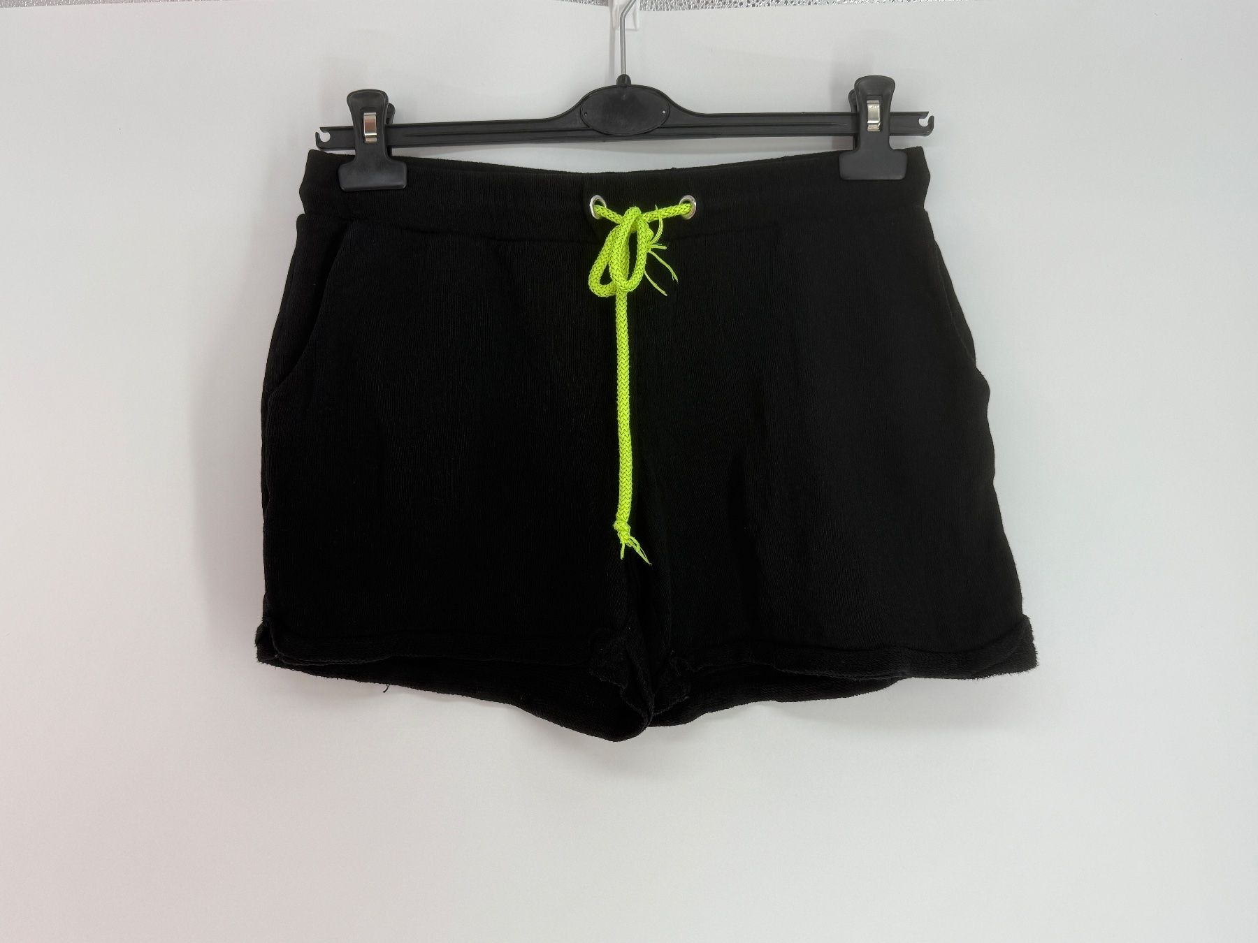 Hosen: Shorts Gr. M von Greenline Patterns – Gebraucht aus Auenstein von moin.
