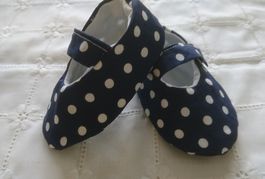 Niedliche Baby Finkli, blau mit Pünktli, Grösse 15/16