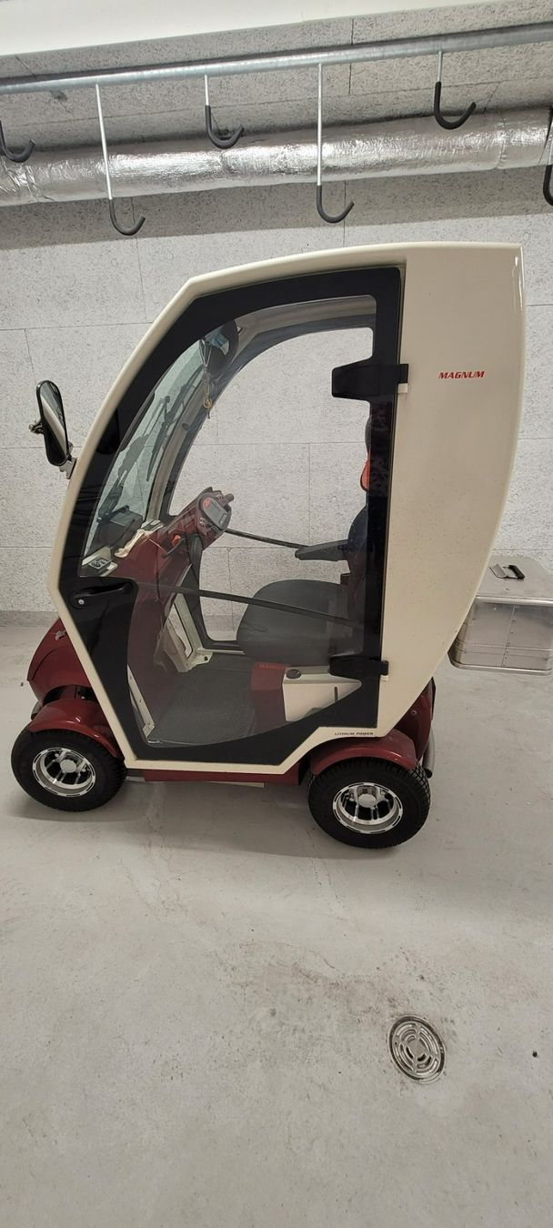 Veicoli elettrici: STECK-MOBIL MAGNUM 350 LITHIUM KABINE ROT MÉT. – Usato da Nürensdorf venduto da Maesesport