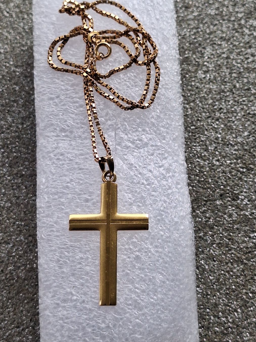 Colliers: Halskette Gold mit Kreuz 750 – D'occasion à Gerlafingen par Mo49