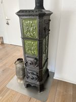 Antiker Kachelofen A.G. Ofenfabrik Sursee grün Gusseisen