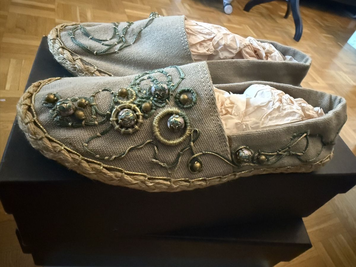 Scarpe da donna: Espadrilles artisanales brodées et perlées – Nuovo (secondo la descrizione) da Neuchâtel venduto da ass_gdc7 1