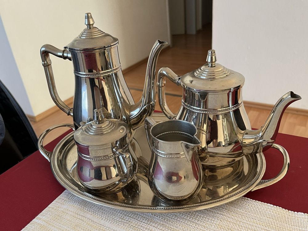 SERVICE A THÉ et CAFÉ ARGENT ET VERMEIL, Plateau en métal argenté