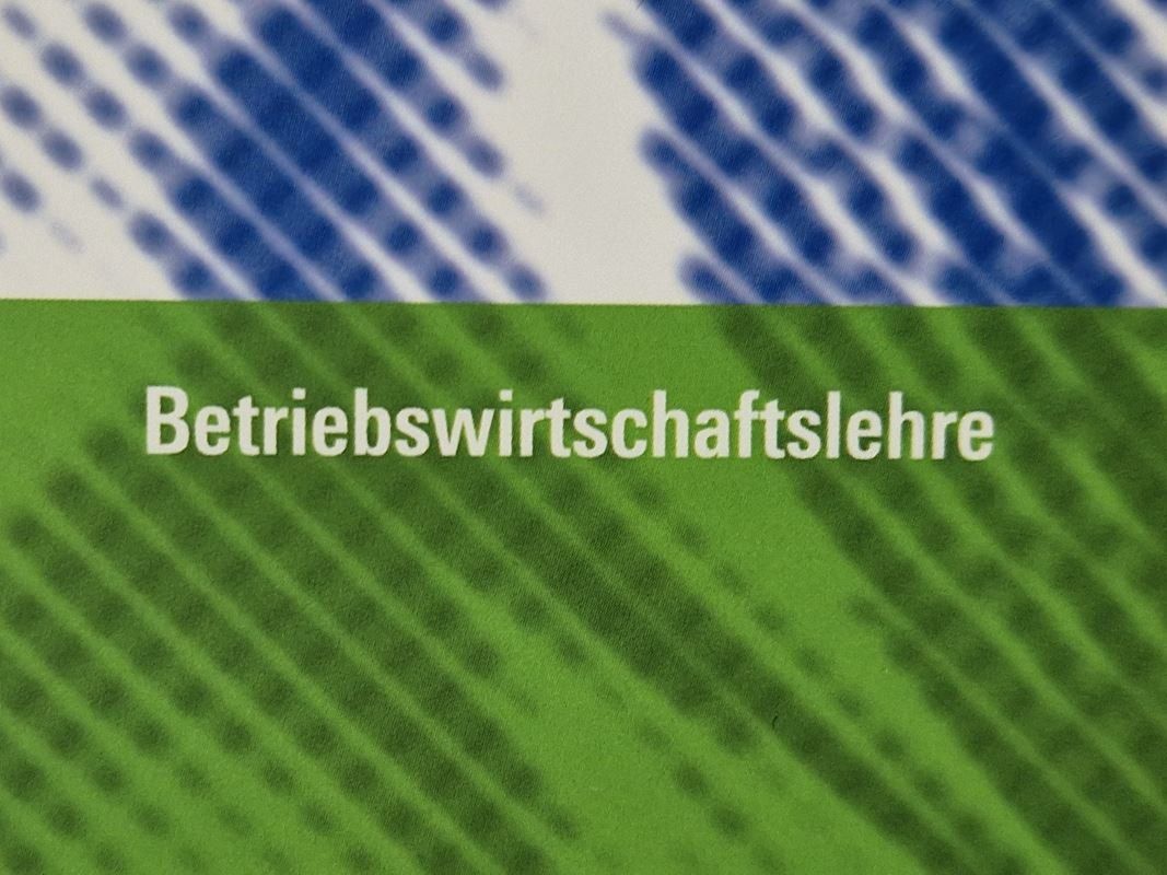 Libri: Kursprogramm Digitales Marketing 2/2 Bücher – Usato da Muhen venduto da Restwert_Muhen 3