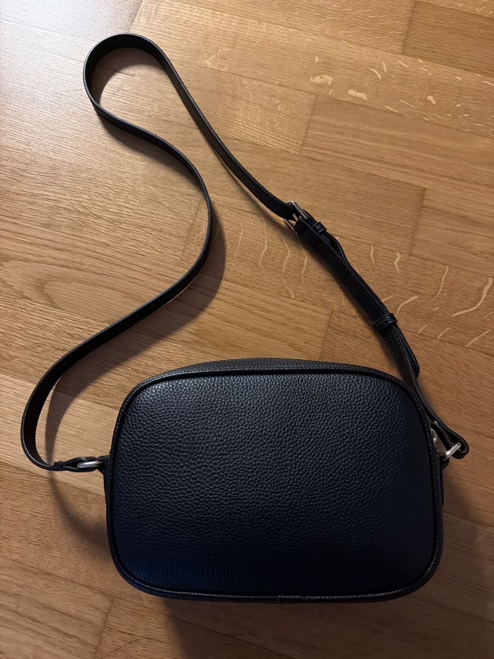 Valentino Borse da donna: valentino tasche schwarz – Usato da Bonstetten venduto da juliestore 1