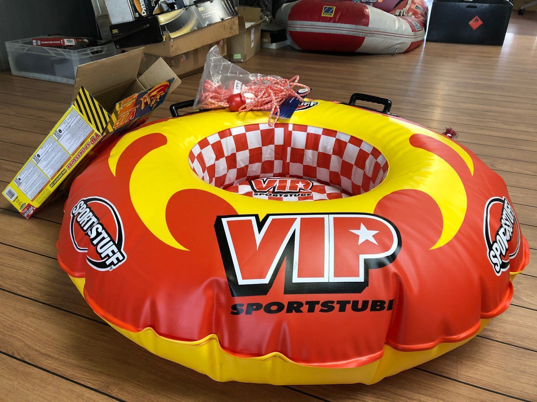 Schwimmringe: SPORTSSTUFF Vip Sportstube – Neu (gemäss Beschreibung) aus Gampelen von Steuer0 6