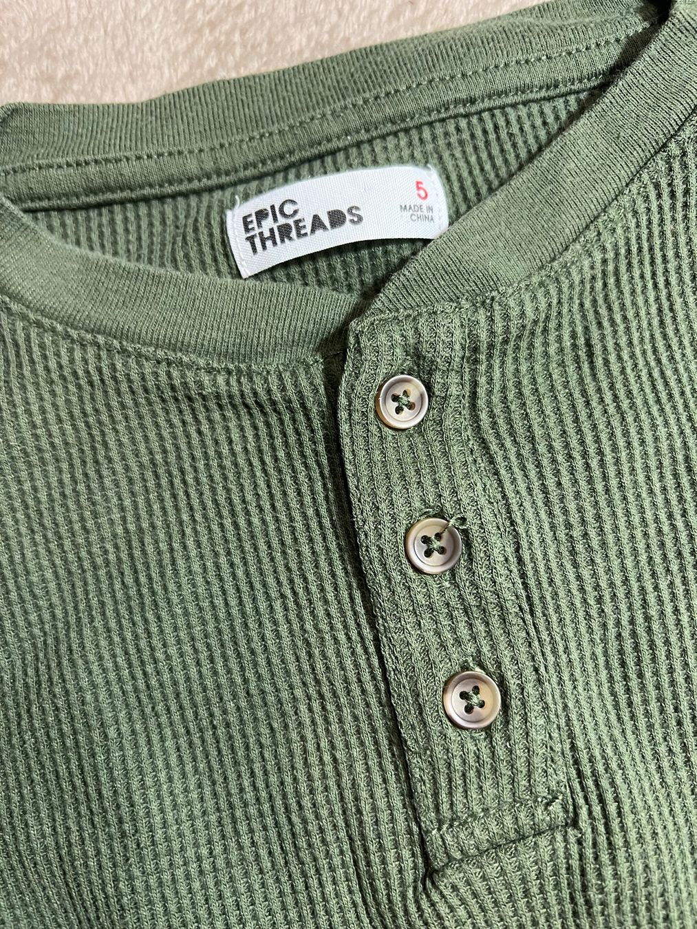 Maglioni & Felpe: Epic Threads Kinder Shirt, Grösse 5, Top Zustand! – Usato da Bottenwil venduto da topshop 1