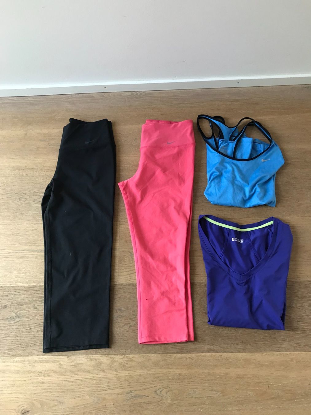 Nike Lots de vêtements: Sport Set Nike - Grösse S – D'occasion à Freienstein par Jessy024