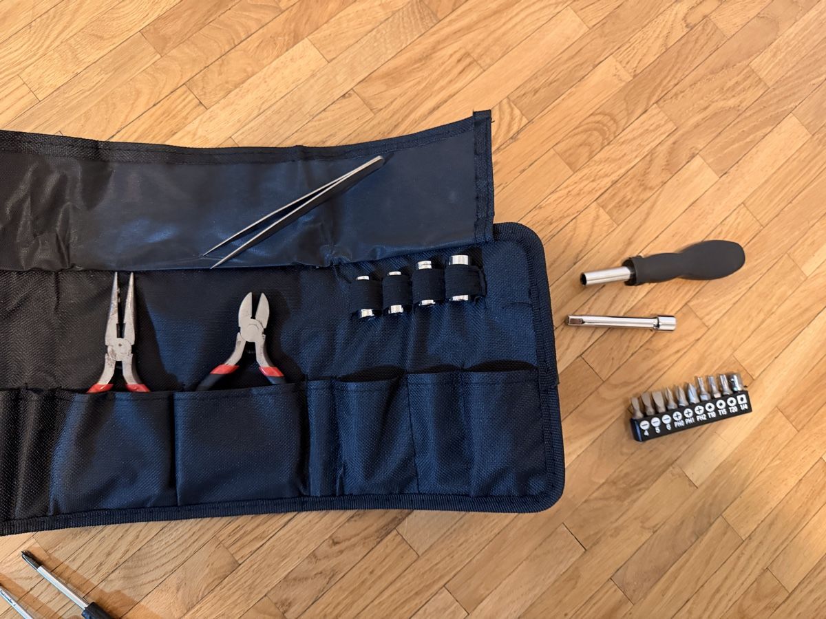 Tutti gli attrezzi: Werkzeugtasche mit Schraubendrehern und Zangen – Usato da Zürich venduto da Gadgets2020 3
