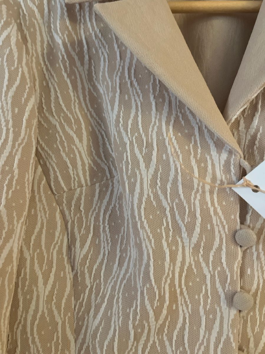 Giacche: Vintage Beige and White blazer S-M – Usato da Porsel venduto da ali_tdk9 1