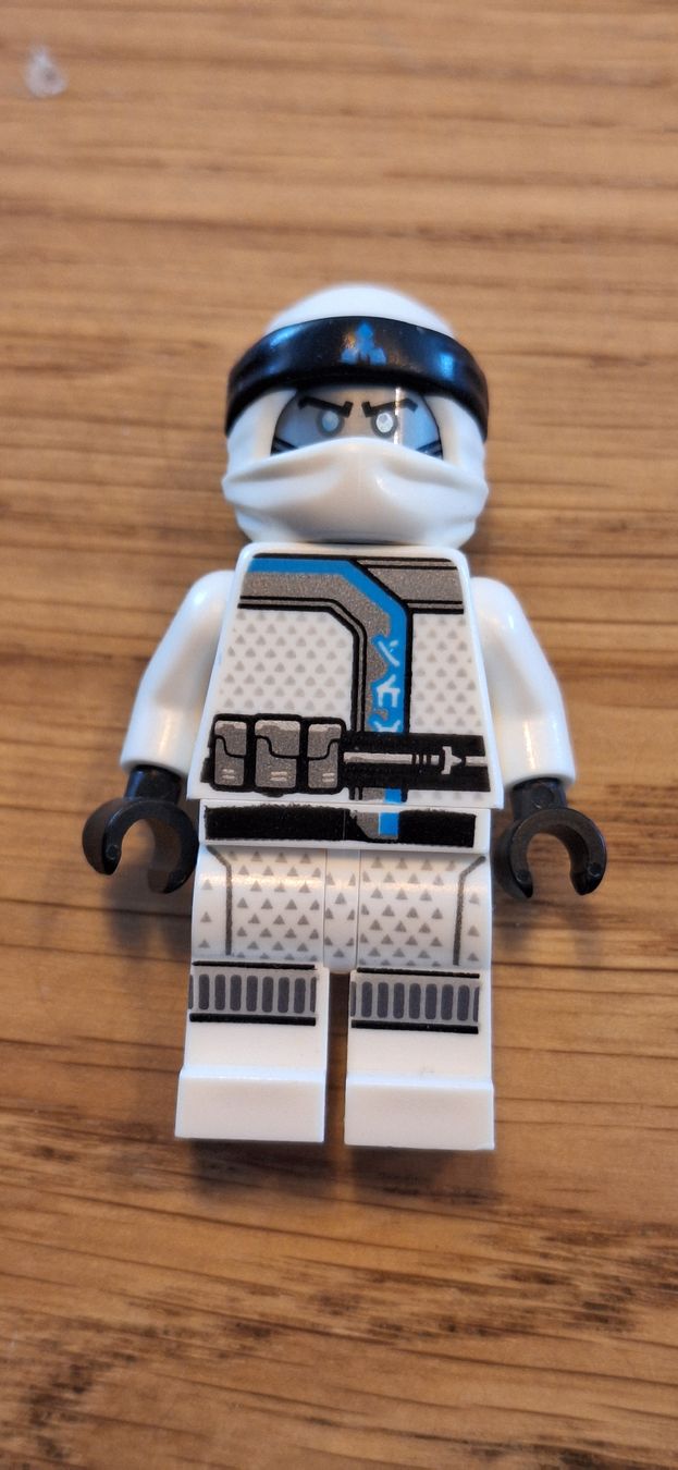 Lego Giocattoli: Lego Ninjago Zane S8 – Usato da Egnach venduto da sea_2zvc