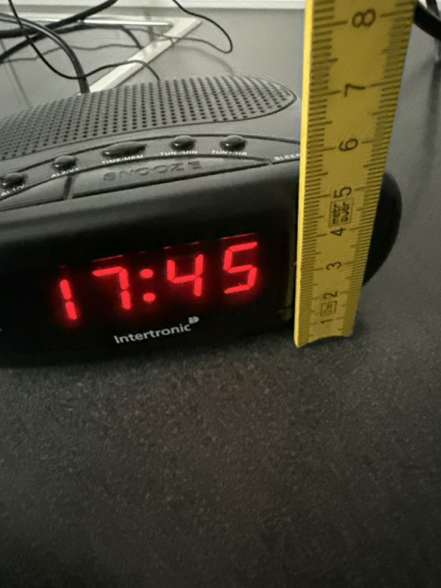 Sveglie: Radio-réveil Intertronic noir – Usato da Birsfelden venduto da dan_q2df 5