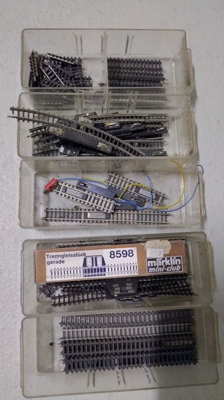 Märklin Modellini di ferrovie: Märklin Z Gleise, Weichen, Schienen – Usato da Oberwil BL venduto da Petermib 9