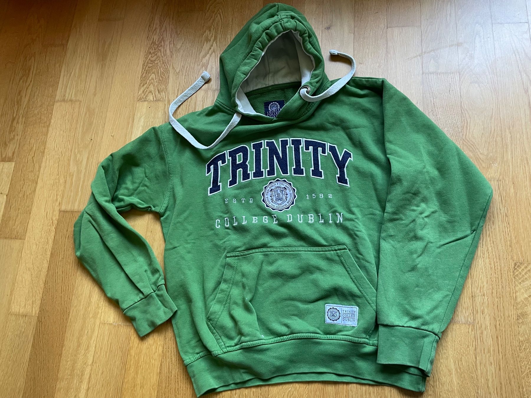 Pullover & Sweatshirts: Dublin Trinity Collège Hoodie grün M – Gebraucht aus Bern von  1