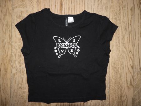 Schwarzes T-Shirt mit Schmetterling Gr. XXS