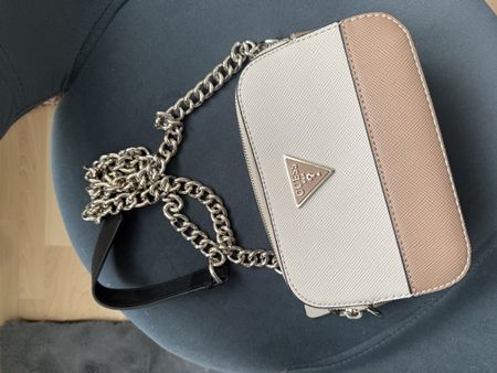 Guess Umhängetasche mehrfarbig mit Kette