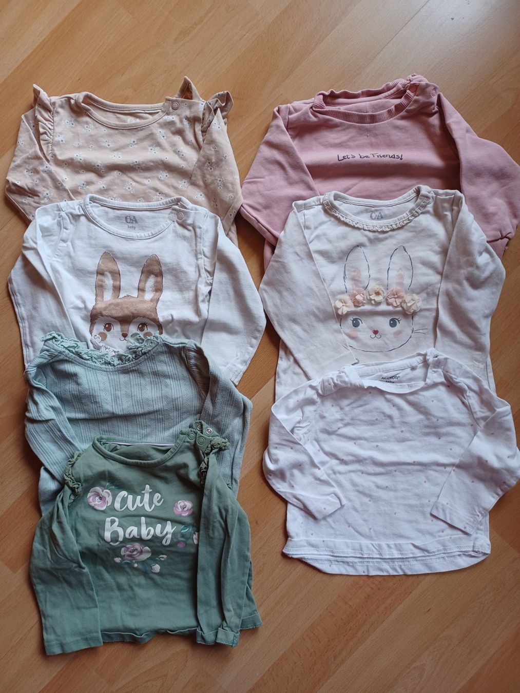 Lotti & Set di vestiti: 39 teiliges Mädchen Kleiderpaket 74 – Usato da Matt venduto da Remonso 1