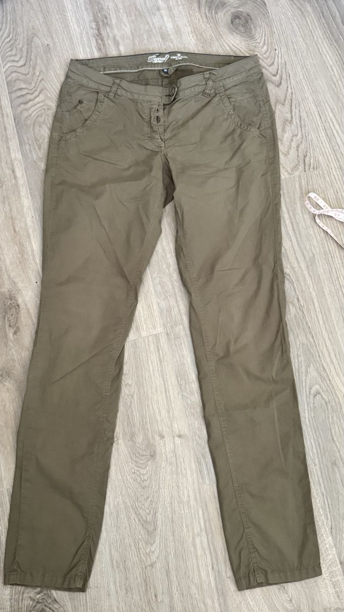 Tom Tailor Pantaloni: TOM TAILOR Hose Khaki Grösse 38  – Usato da Mörigen venduto da TimelessFinds