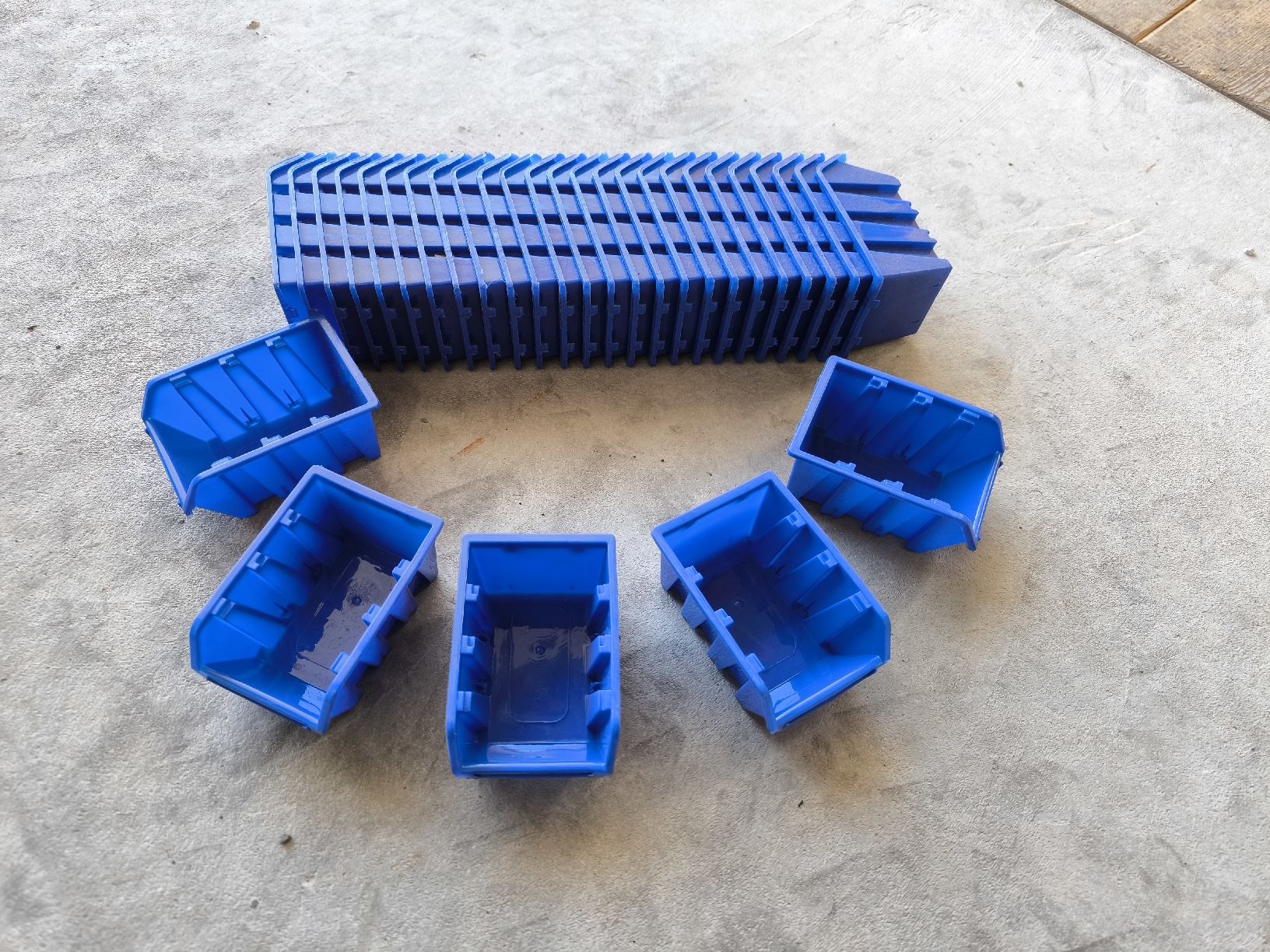 Tutti gli attrezzi: Blauer Kunststoff Behälter 30 Stk 11x7.7x5.9cm – Nuovo (secondo la descrizione) da Geiss venduto da Fiatagri_power