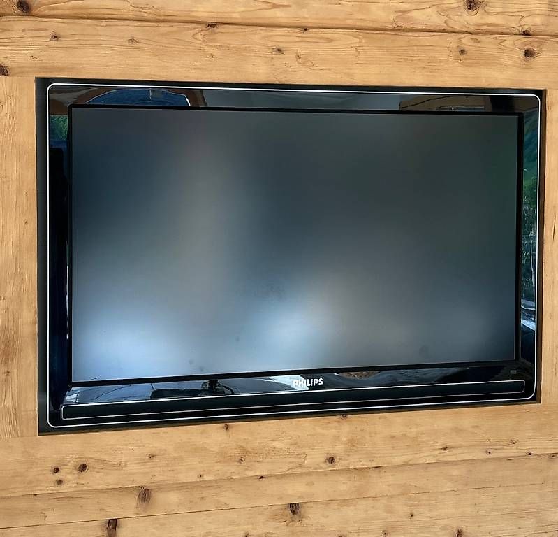 Appareils TV: TV Philips FULL HD 1080p – D'occasion à TROISTORRENTS par MAGALUFFO
