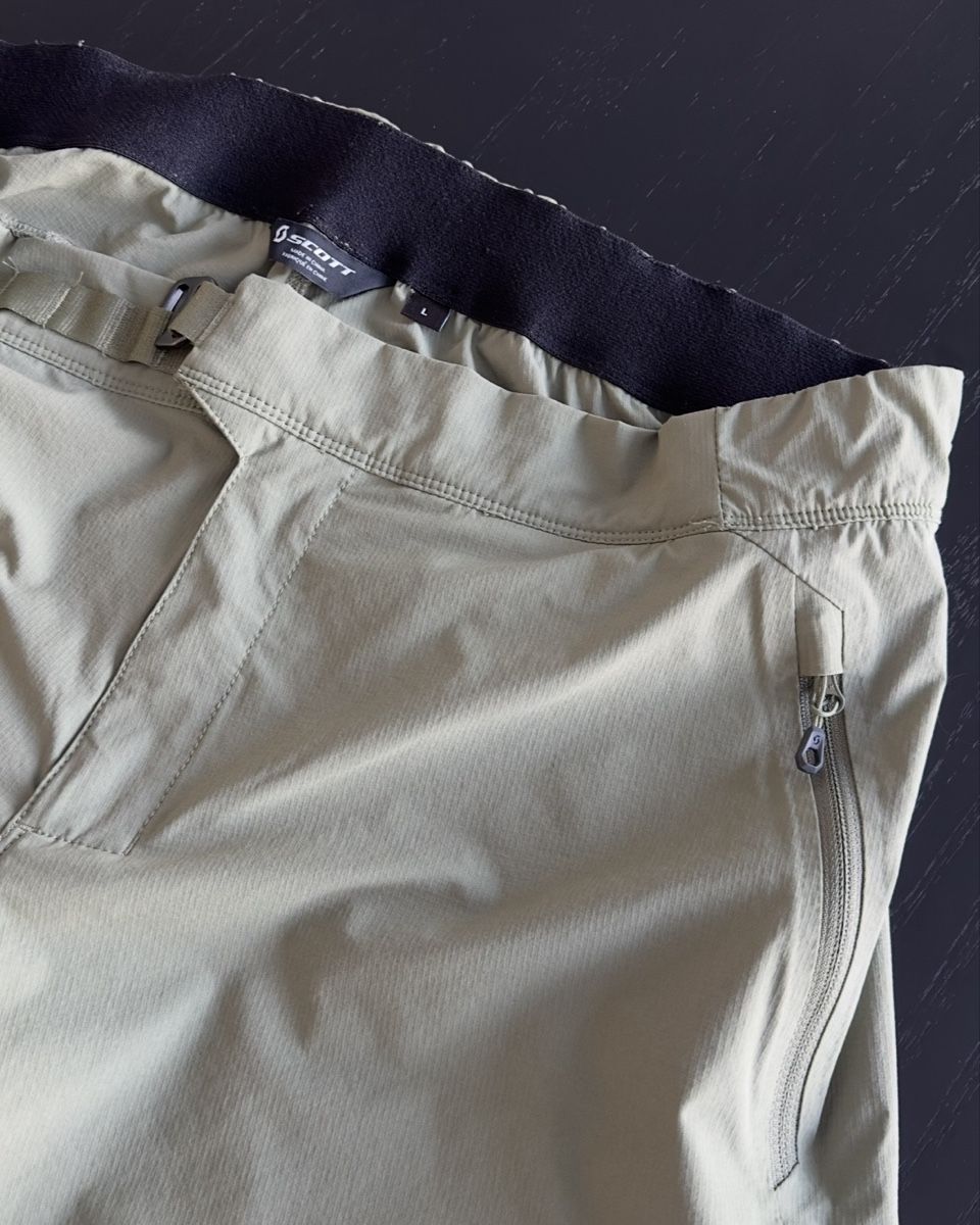 Scott Pantalons: SCOTT Trail Vertic Short - vert olive en taille L – Neuf (Voir description) à Lengnau BE par Dali. 4