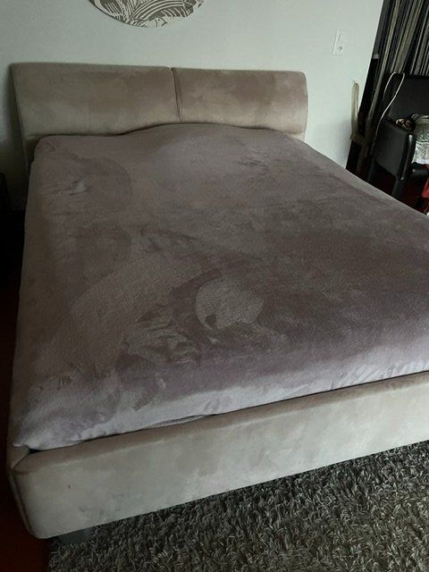 Betten: Lit décor alcantara – Gebraucht aus Cheyres von farfalotte 1