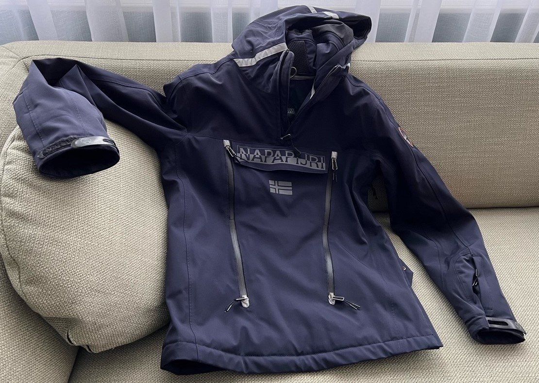 Skis: Napapijri Tech Ski-Anorakjacke Grösse M – Neu (gemäss Beschreibung) aus Zufikon von h_s_8xnb