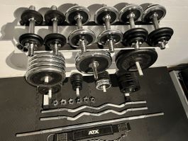 Hantelset mit Ablage und Zubehör