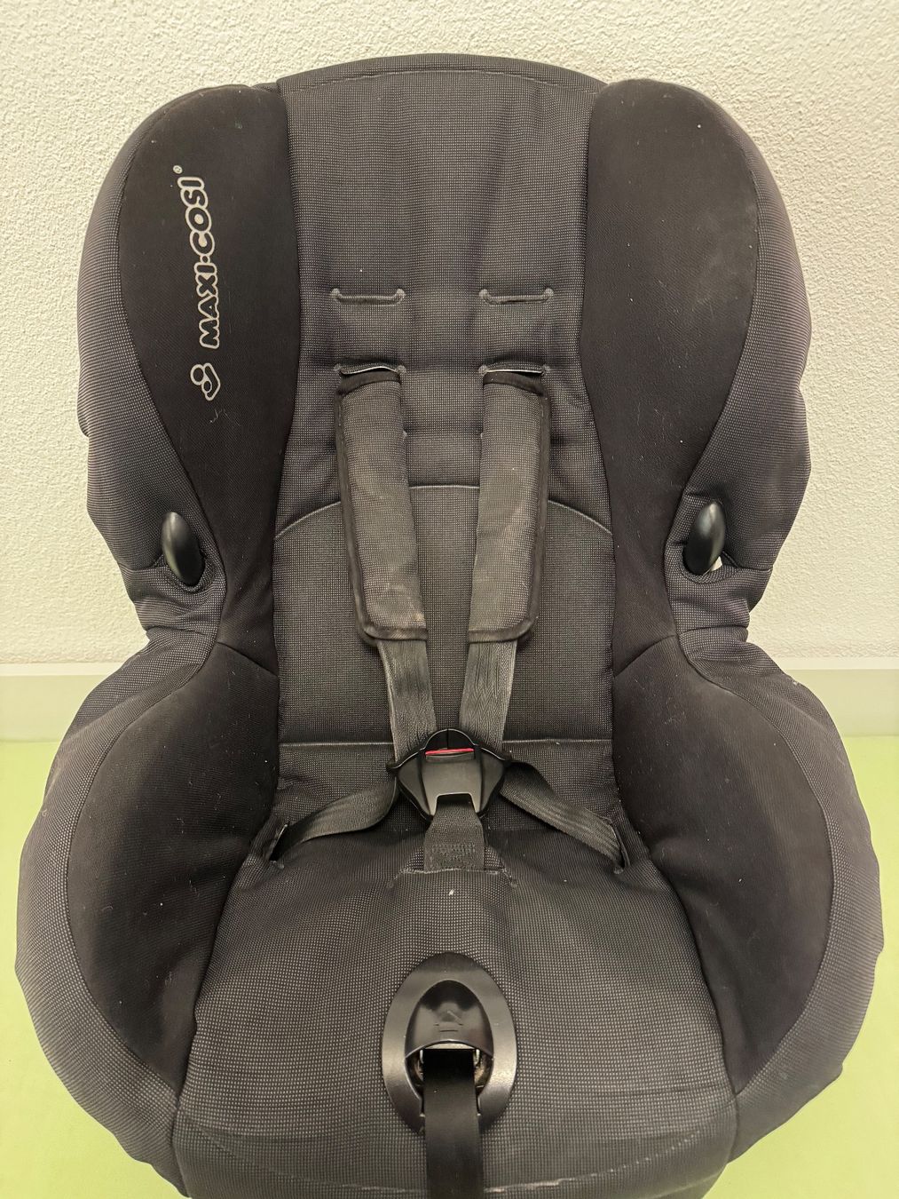 Maxi-Cosi Seggiolini per auto: Maxi-Cosi Kindersitz ohne Isofix – Usato da Grossdietwil venduto da RSW032 1