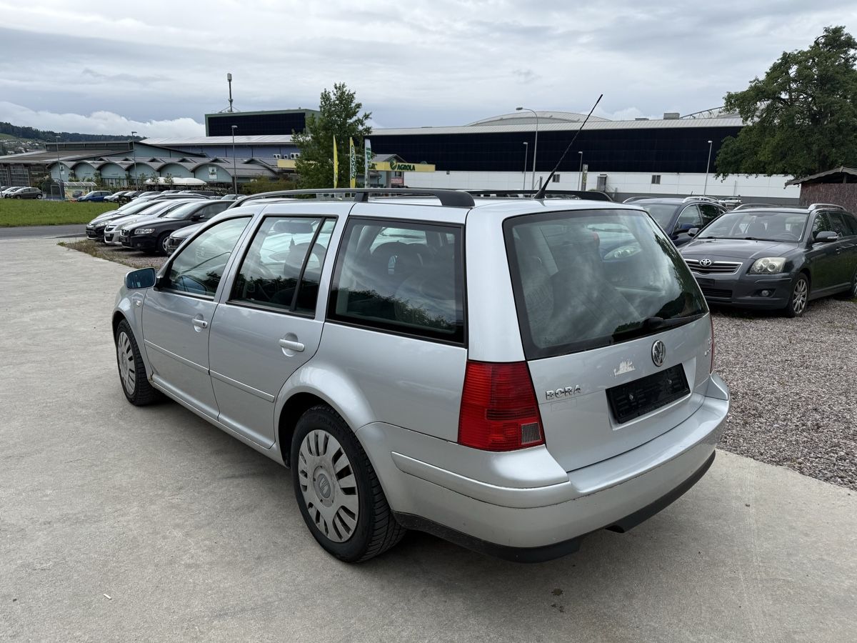 VW Automobili: VW Bora Variant 2.0 4Motion (Benzin/4x4) – Usato da Menziken venduto da rob_z8tq 2