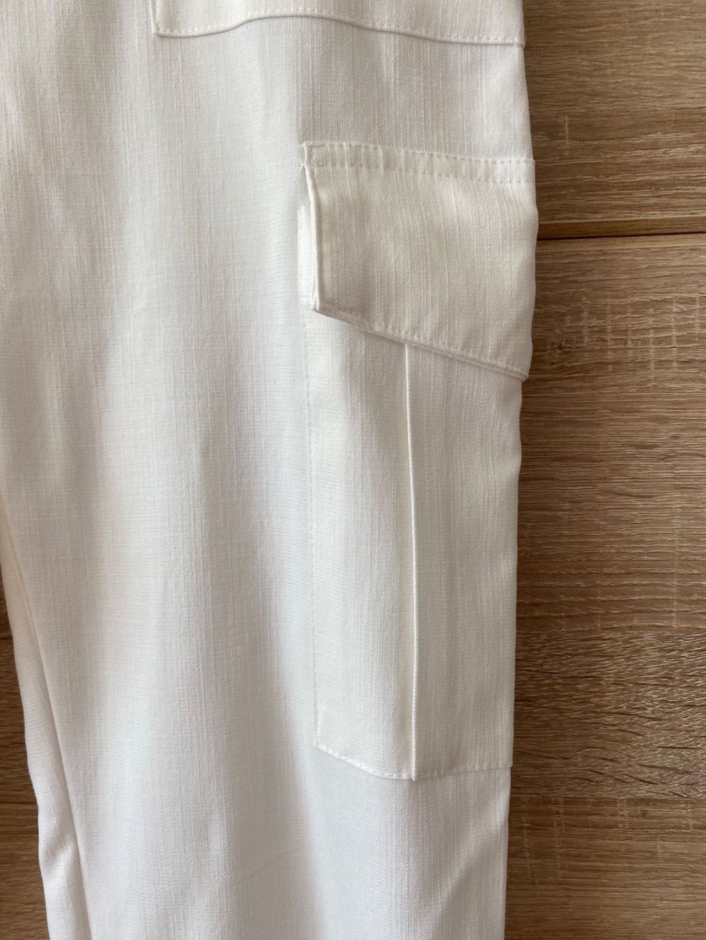 Tally Weijl Pantaloni: Pantalon cargo blanc – Usato da Montreux venduto da Izapeche811 1