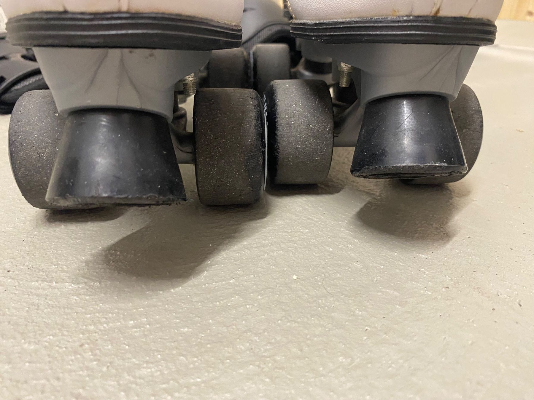 Patins à roul. & inline: Rollschuhe mit Schoner – D'occasion à Udligenswil par ale_wqx2 5
