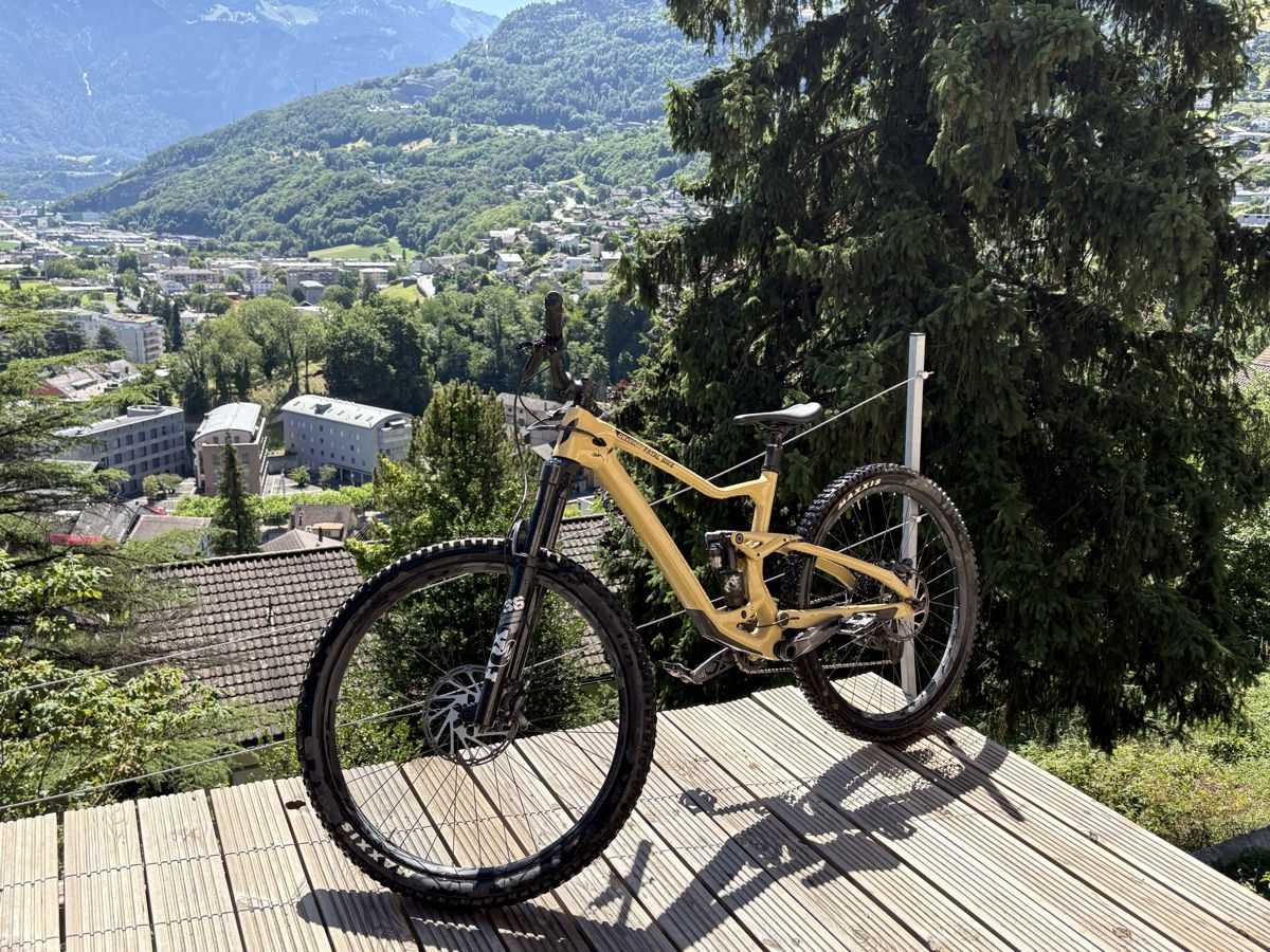Velos: Devinci Troy CF 2023 – Neu (gemäss Beschreibung) aus Monthey von MacMatisse