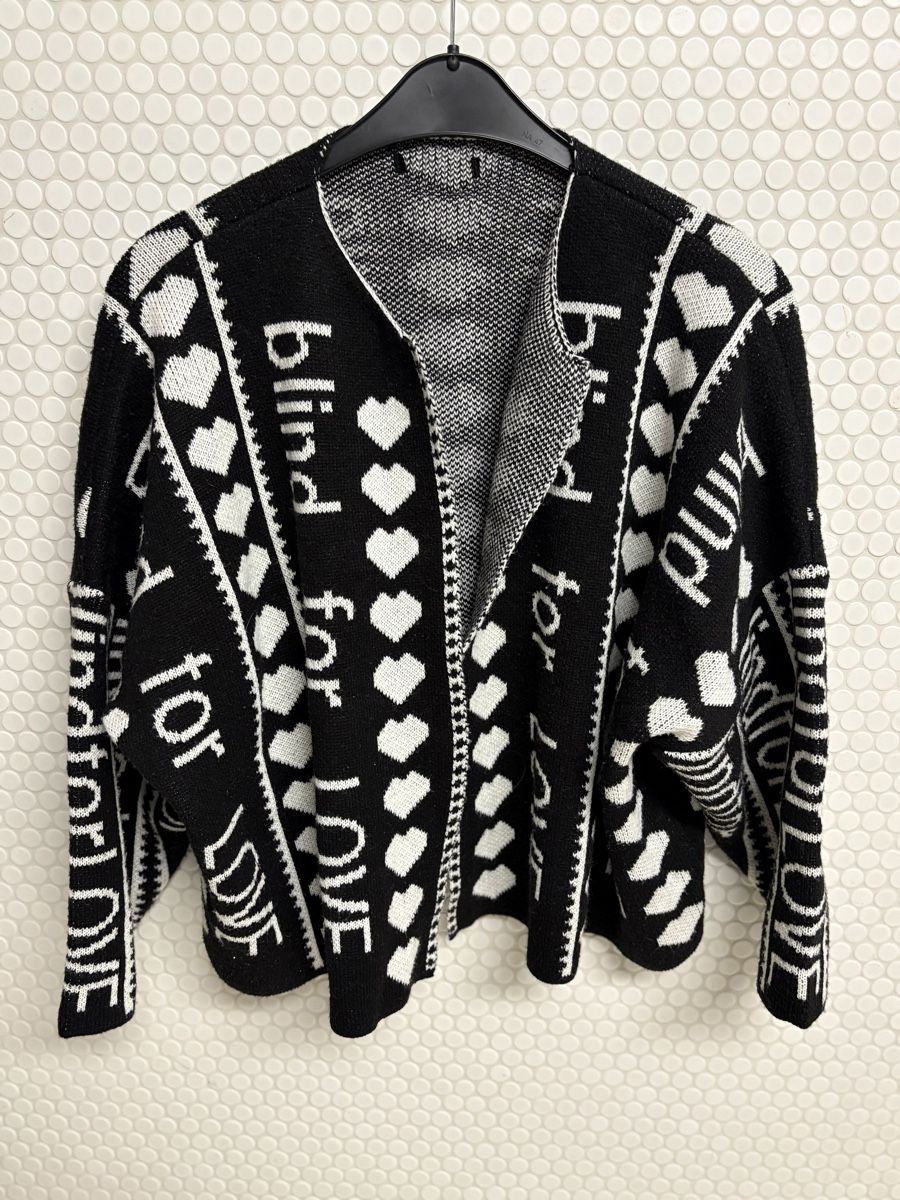 Jacken: Extravaganter Strickmantel mit Herzmuster, Grösse M/L – Gebraucht aus Basel von ann_7w6q