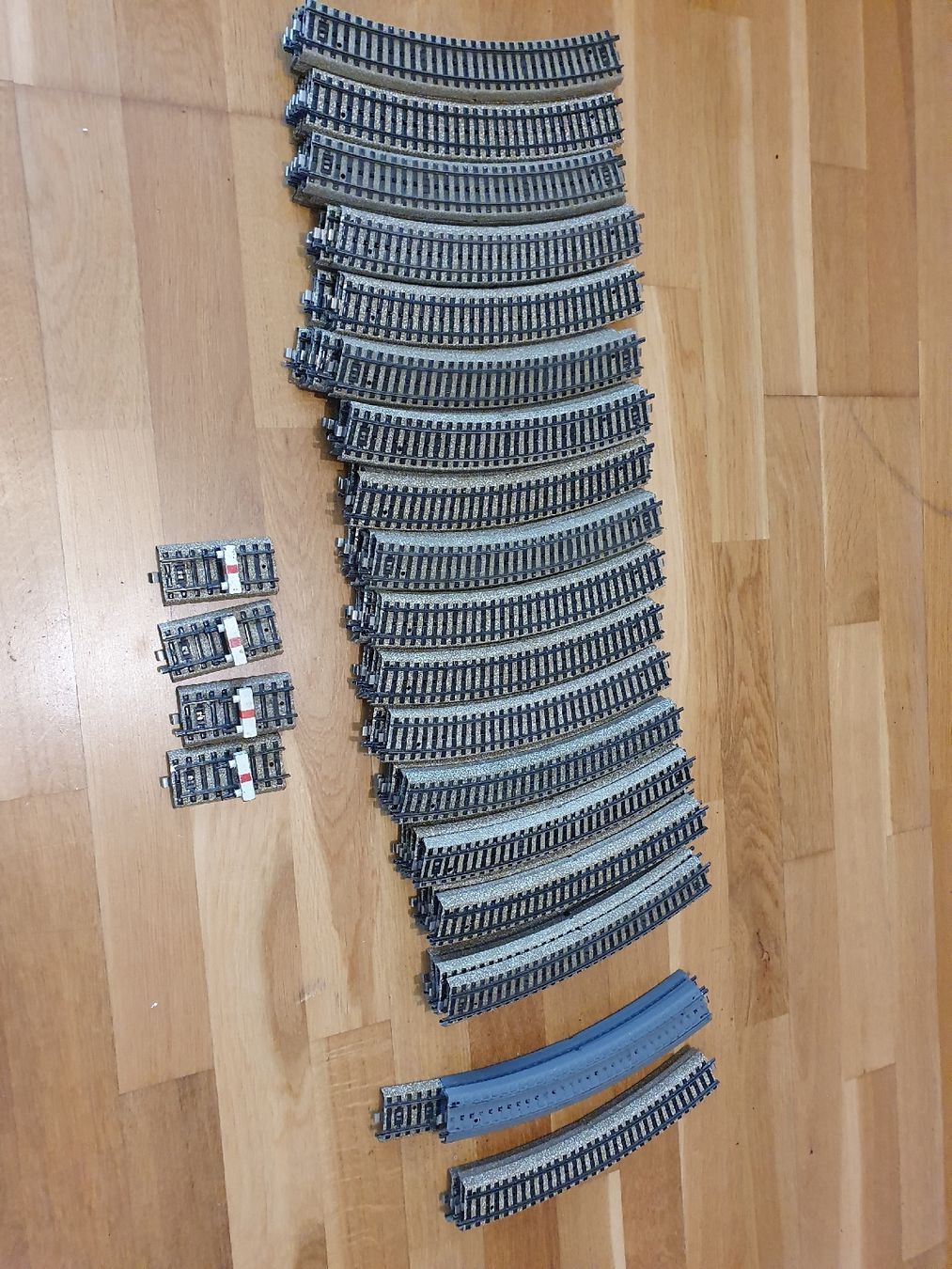 Märklin Modellini di ferrovie: 86x M-Schiene 5200, Radius R2 & 4x Prellbock – Usato da Zofingen venduto da Bluepoint580