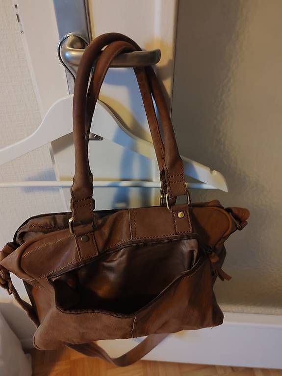 Borse da donna: Leder-Tasche von Varese – Usato da Dübendorf venduto da lyd_7gxl 1