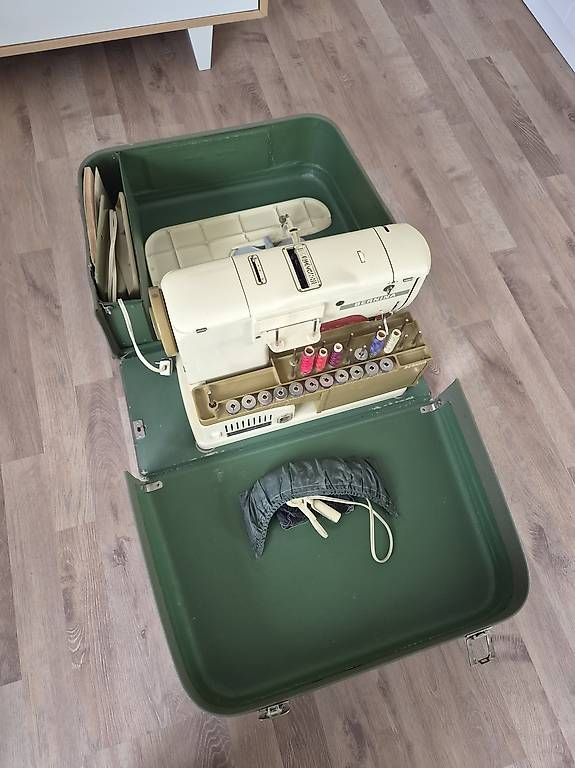 Machines à coudre: Bernina Record 730 mit Koffer – D'occasion à Rumlikon par Faederli85 2