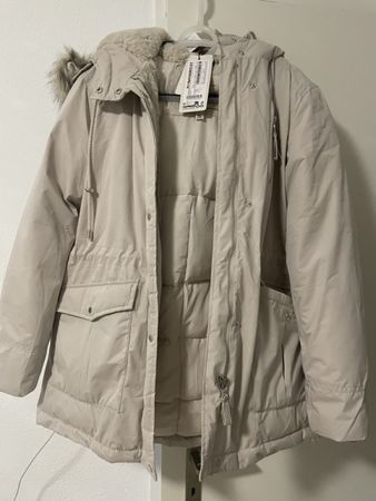Winterjacke Beige mit Fellkapuze, Grösse S/M, Neuwertig