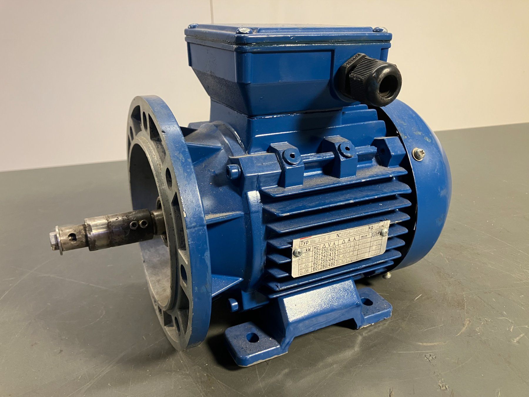 Motoren: Drehstrom-Asynchronmotor Typ: Ha71B2 400V / 3300U/min ab 1.- – Gebraucht aus Lichtensteig von Buy24International