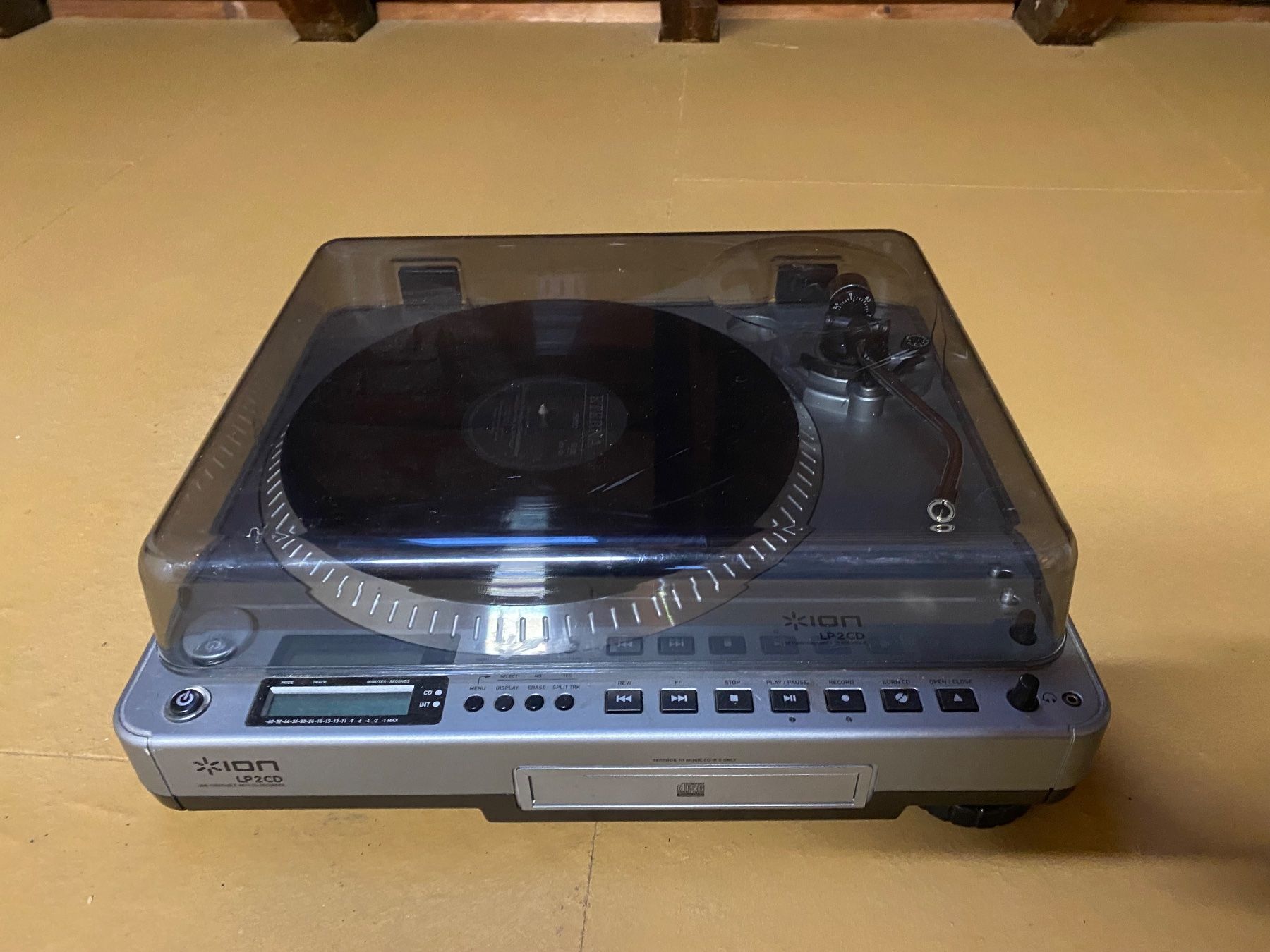 Tourne-disques: ION LP 2 CD USB TURNTABLE WITH CD RECORDER – D'occasion à Zürich par 888simon888 1