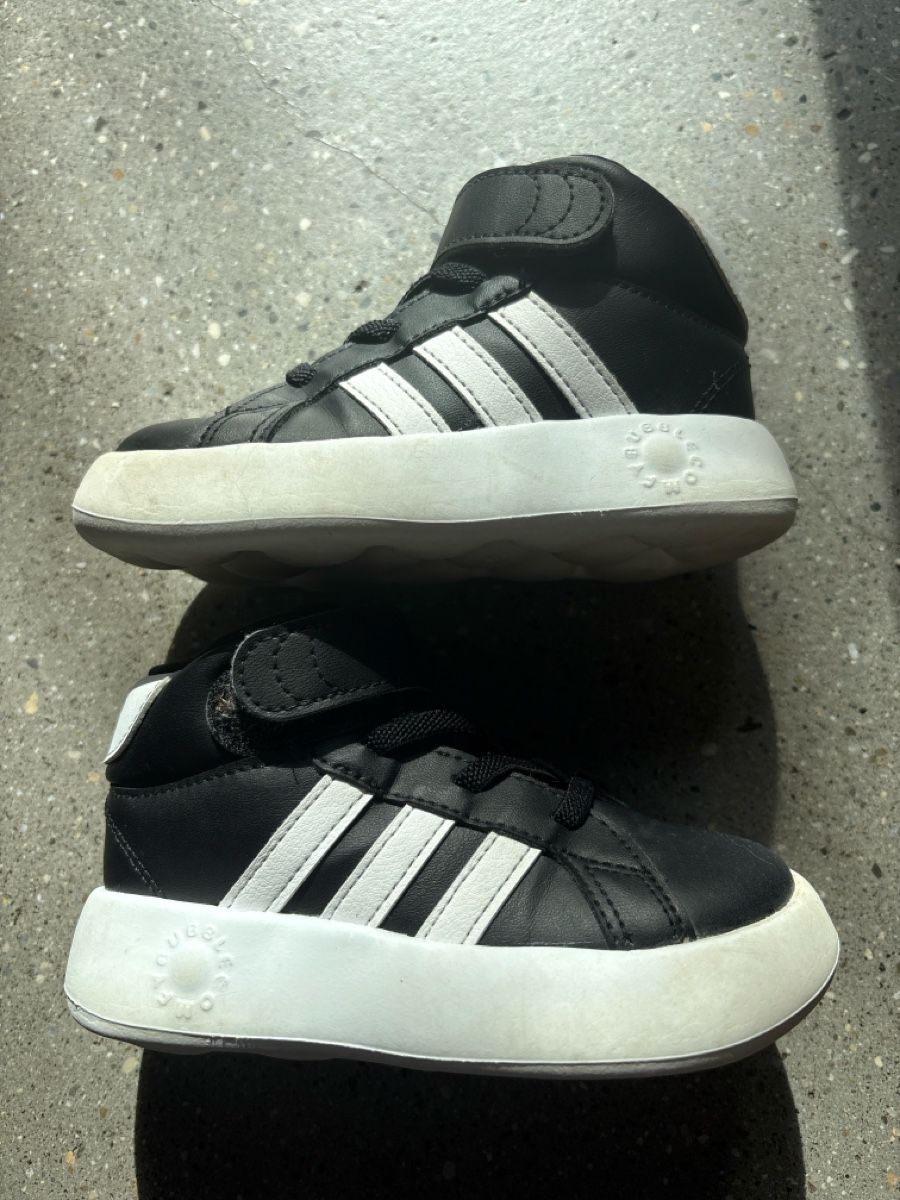 Adidas Schuhe für Jungen: Adidas Kinderschuhe Bubblcomfy – Gebraucht aus Herzogenbuchsee von dr_vadson