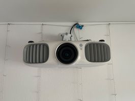 Epson EH-TW5900 Beamer