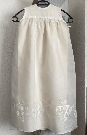 Taufkleid mit Haube weiss bestickt guter Zustand