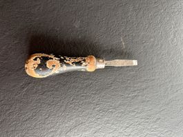 Antike Stemmeisen, Stecheisen, Hohleisen mit Holzgriff