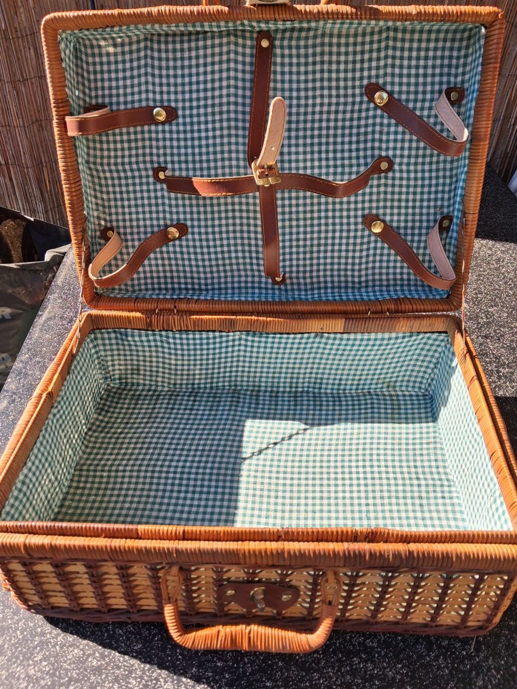 Altro per la casa: Picknickkoffer aus Korbgeflecht gebraucht – Usato da Giswil venduto da VW-GOLF1 2