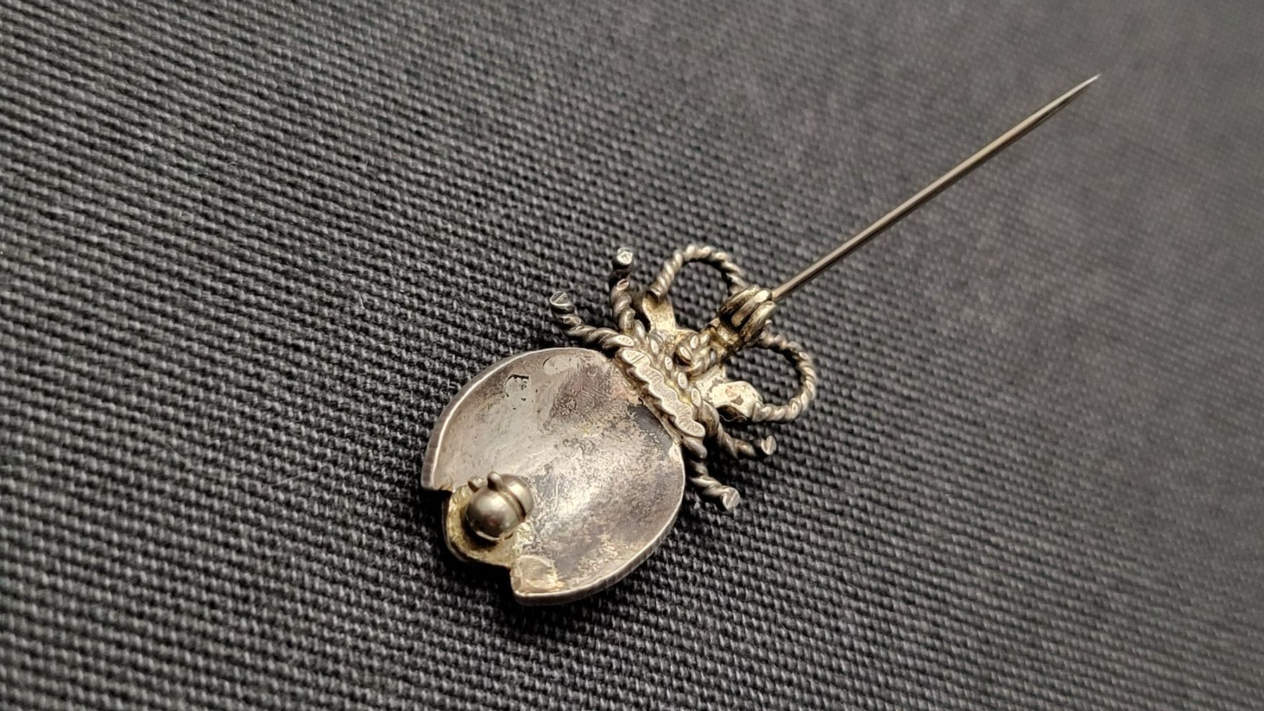 Spille & Fermagli: Kleine Käfer-Brosche mit Türkis – Usato da Basel venduto da spinne02 3